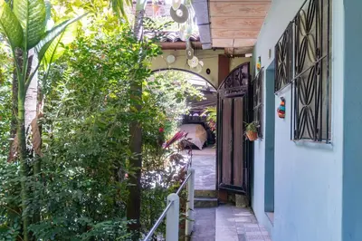 an entrance to a building with an archway and plants at Hostal Delmy in Suchitoto