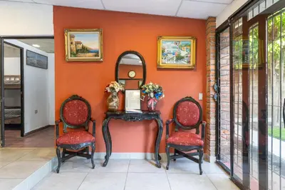 a room with two chairs and a mirror at San Diego Beach House, near La Lib and Surf City in La Libertad
