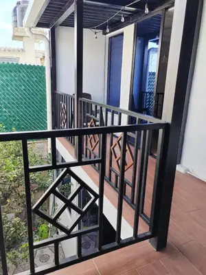 a balcony with a black railing and a house at Residencia preciosa de 2 planta in San Salvador