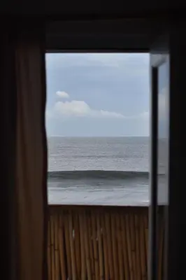 a view of the ocean through a window at Surf House Mizata in Santa María Mizata