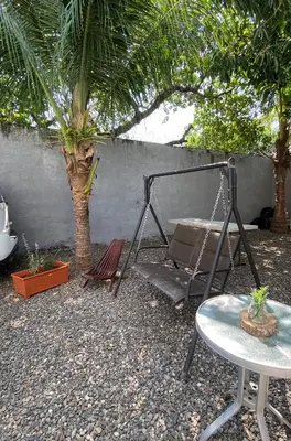 a hammock sitting next to a table and a tree at Habitación cerca del aeropuerto #2 in La Paz