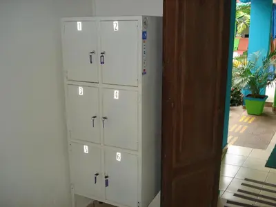 a closet with white lockers in a room at Hostal Casa Verde in Santa Ana