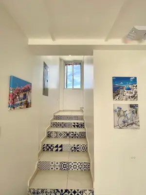 a staircase with black and white vases at Mariposa Reina B in El Jagüey