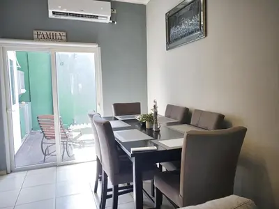 a dining room with a table and chairs at Disfruta y siéntete como en casa in San Miguel
