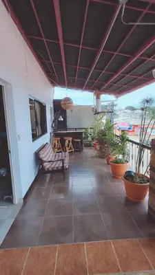 a patio with a table and chairs and plants at Casaca in Concepción de Ataco