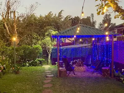 a gazebo with blue lights in a yard at Casa Villas Suizas I cerca de Laberinto de Albania in Apaneca