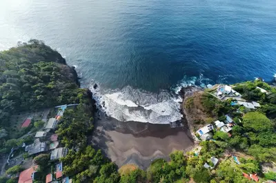 an aerial view of a beach with houses and the ocean at Shalpabay House in Taquillo