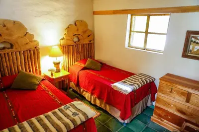 a bedroom with two beds and a window at Cabaña en las Montañas de El Trifinio in Metapán