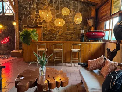 a living room with a couch and a table at Hotel y Restaurante Alicante de Montaña, El Salvador in Los Tablones