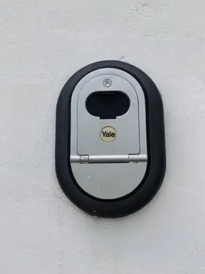 a black and white soap dispenser on a wall at Casa Maracuyá in La Libertad
