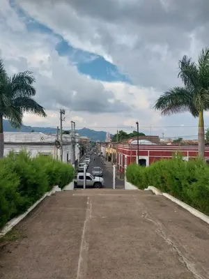 an empty parking lot with palm trees and a street at Casa Centro Histórico Santa Ana in Santa Ana