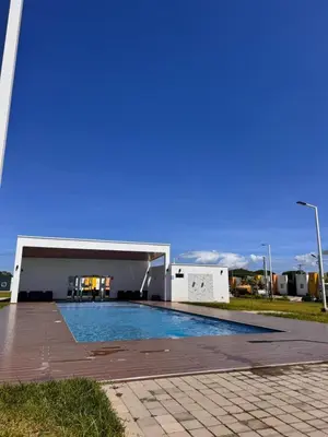 a swimming pool in front of a building at Tu Hogar Encantado Casa Entera con dos Habitaciones in San Miguel