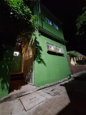 a green building with a door and a window at Casa de Limón 01 in Santa Ana