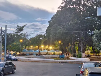 a street with cars parked on the side of the road at Casa de Limón 01 in Santa Ana