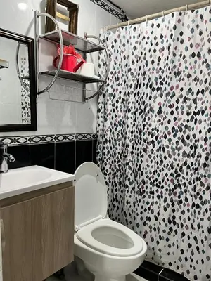 a bathroom with a toilet and a shower curtain at Todo cerca Apartamento Familiar en el corazón de San Salvador in San Salvador