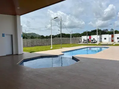 a swimming pool in the middle of a courtyard at La Casita del Viajero in Santa Ana