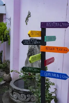 a pole with street signs in front of a building at Hostal CASA LUNA in Santa Ana