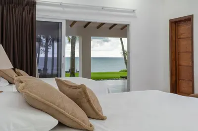 a bedroom with a bed with a view of the ocean at Casa Las Doroteo in El Sunzal