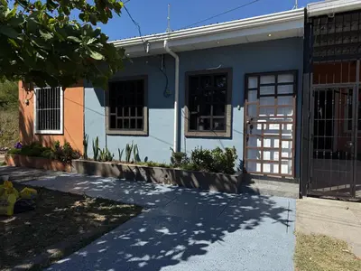 a blue and white house with a door at Casa en Nueva Metropolis con aire en toda la casa in San Miguel