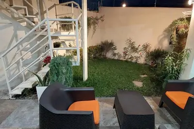 a small garden with chairs and a staircase at Apartamento dos habitaciones baños completos WiFi y AC todo el apto, parqueo interno,San Salvador, Colonia escalón in San Salvador