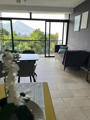 a living room with a couch and a table at Avitat Fit 3Hab 5P Espectacular Vista al Volcan in San Salvador
