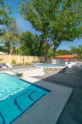 a swimming pool in a yard with a tree at Chalatenango Country Club & Resort in Chalatenango