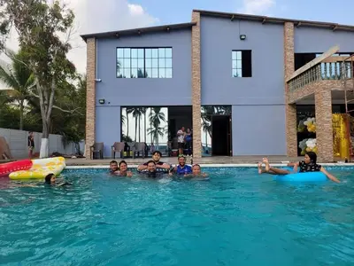 a group of people in the water in a swimming pool at Rancho Plèyades in Metalío