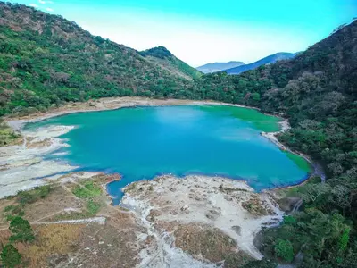 an aerial view of a lake in the mountains at Hotel Five Stars sv in Berlín