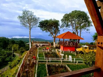 a garden with a pavilion in the middle of a field at Hotel Five Stars sv in Berlín
