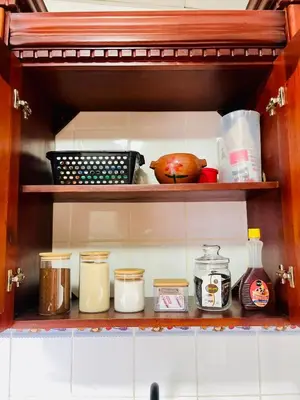 a shelf with food items on it in a kitchen at Casa Familiar in San Miguel