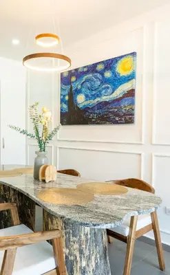 a dining room with a table and a painting at Luxury apartment at Galerias in San Salvador