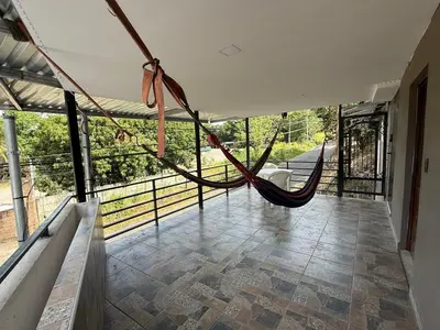 a room with a hammock in a house at Mini Room El Mangal B&B in Suchitoto