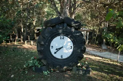 a clock sitting in the grass in a field at Casa Campo Loma Larga in La Palma