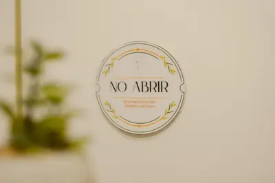 a no affair sign on a white wall at Apartamento completo Ideal para descansar en familia en San Salvador in San Salvador