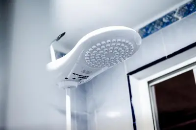 a white hairdryer hanging on a wall at Apartamento completo Ideal para descansar en familia en San Salvador in San Salvador