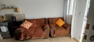 a brown couch in a living room with pillows on it at Santa Ana Maquilishuat in Santa Ana