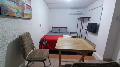 a room with a bed and a table and chairs at Studio Suite 3, Buena Vista, Santa Tecla in Nueva San Salvador