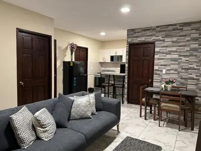a living room with a couch and a kitchen at Placentero y acogedor apartamento en Calle Monserrat in San Salvador