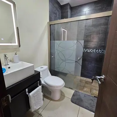 a bathroom with a shower and a toilet and a sink at Apartamento Centrico Colonia Escalón in San Salvador
