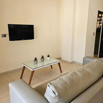 a living room with a couch and a table at Apartamento Centrico Colonia Escalón in San Salvador