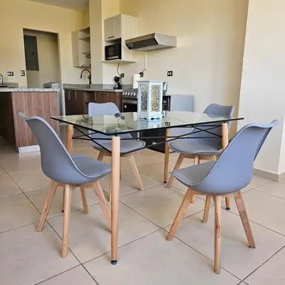 a glass table and chairs in a kitchen at Apartamento Centrico Colonia Escalón in San Salvador