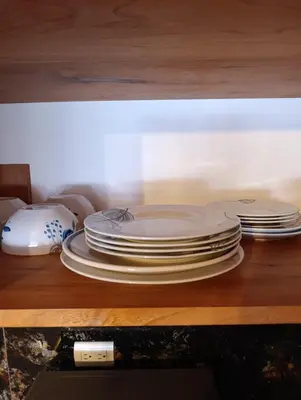 a stack of plates sitting on top of a table at Dinos House in Concepción de Ataco