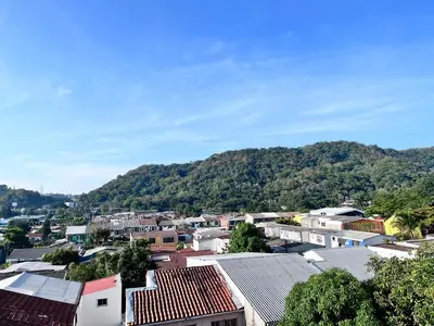 a view of a town with a mountain in the background at Ipan Noya in Nueva San Salvador