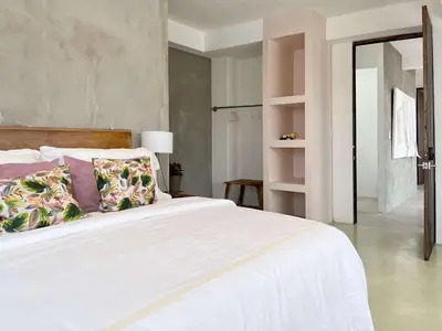 a bedroom with a large white bed with pillows at Ipan Noya in Nueva San Salvador