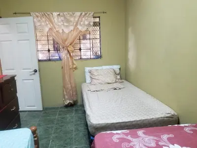a small room with two beds and a window at Hotel Chalatenango in Nueva Concepción