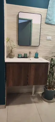 a bathroom with a sink and a mirror at La casa de Bába in San Salvador