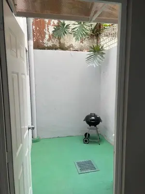 a room with a green floor and a white wall at Livo house in San Salvador in San Salvador