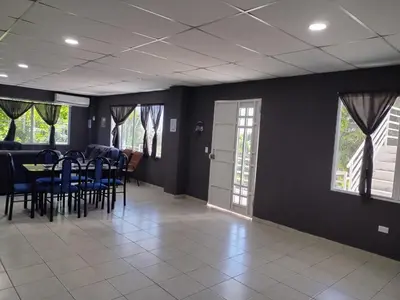 a dining room with a table and blue chairs at Apartamento Familiar 2 con 3 habitaciones 4 camas y litera in San Salvador