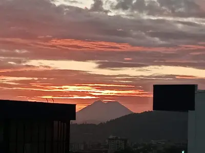 a view of a mountain under a sunset at Mini penthouse mejor parte SS gran vista! in San Salvador