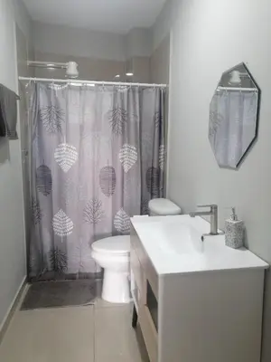 a bathroom with a sink and a shower curtain at Apartamento Familiar 3 con 3 habitaciones 4 camas más litera in San Salvador